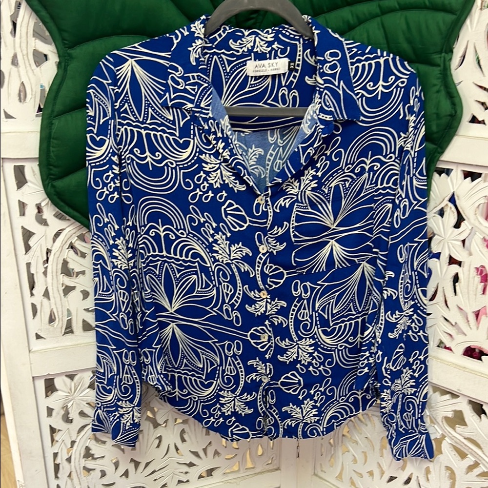 Ava Sky blue/white Hawaii shave ice shell fish print doodle long sleeve blouse.